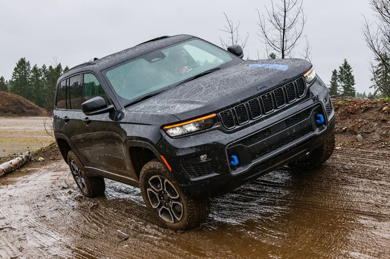 2022 Jeep Grand Cherokee 4xe named Northwest Outdoor Activity Vehicle of the Year