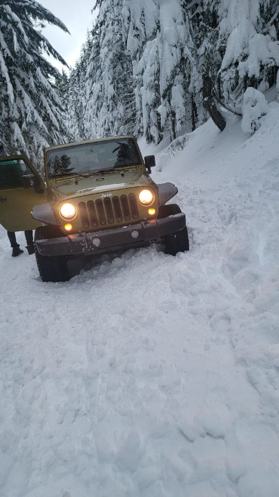 jeep stuck in snow