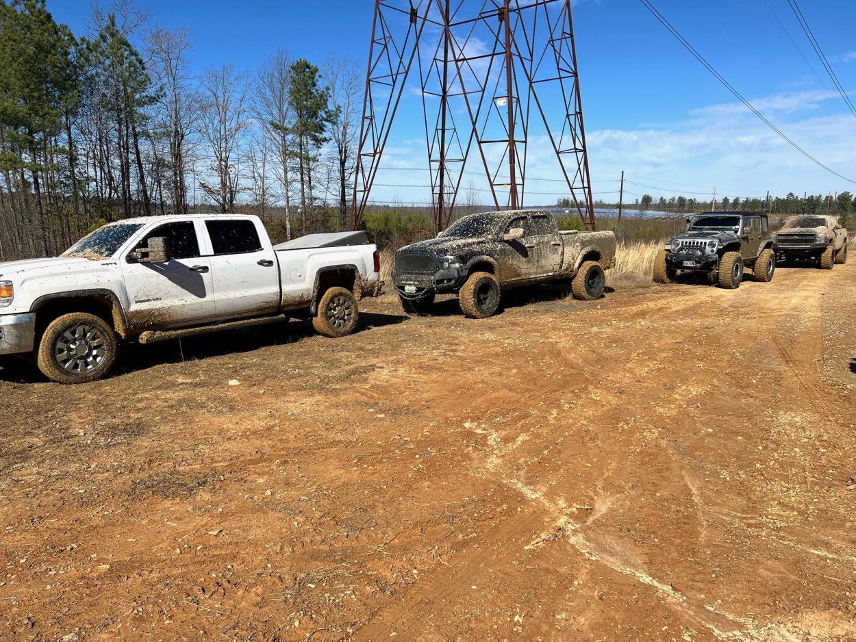 Here are the three vehicles rescued by the Jeep Wrangler in the middle, in  Virginia during this offroad recovery in the mud