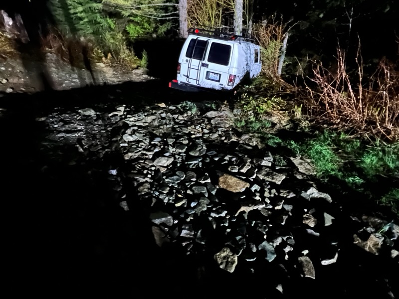 e350 ford van stuck in rocky terrain