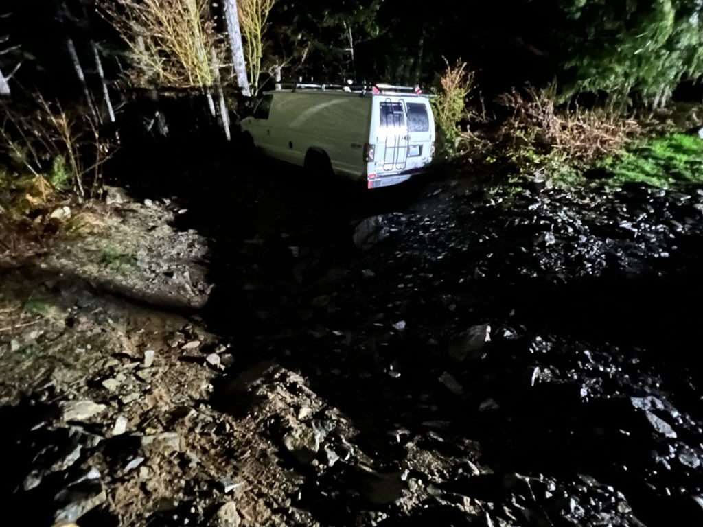 e350 ford van stuck in rocky terrain in washington