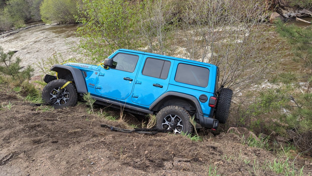 Jeep colorado offroad recovery
