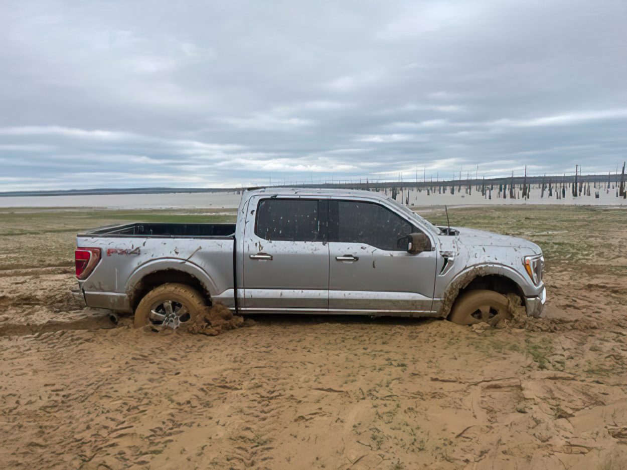 muddy recovery in Mississippi 4x4 rescue