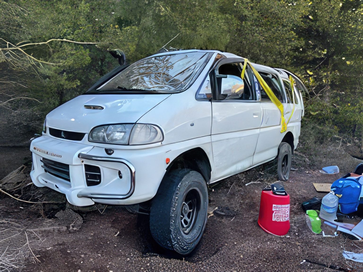 1994 Delica L400 rolled off the road - Offroad Portal