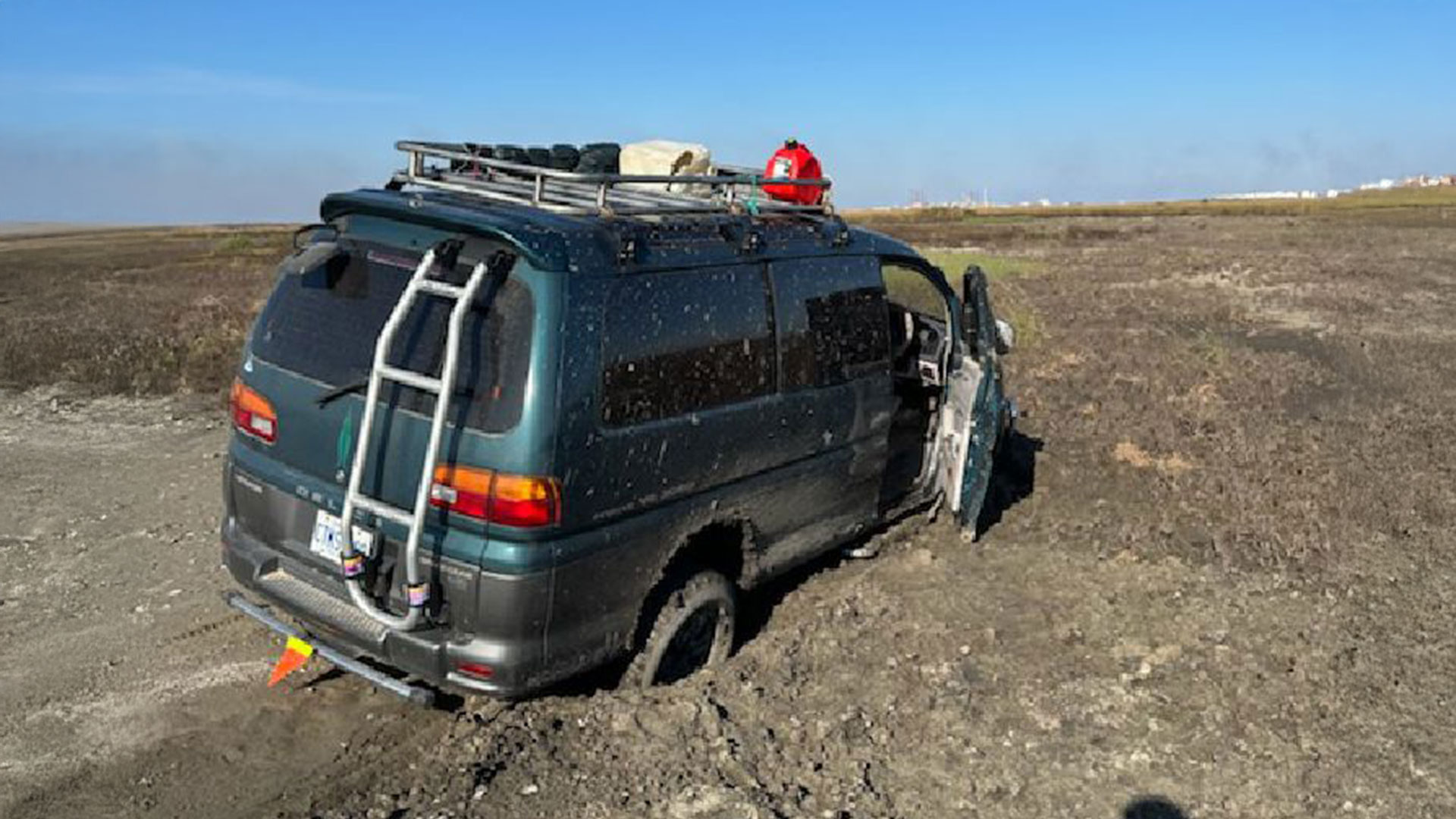 Delica stuck in soft sandy ground