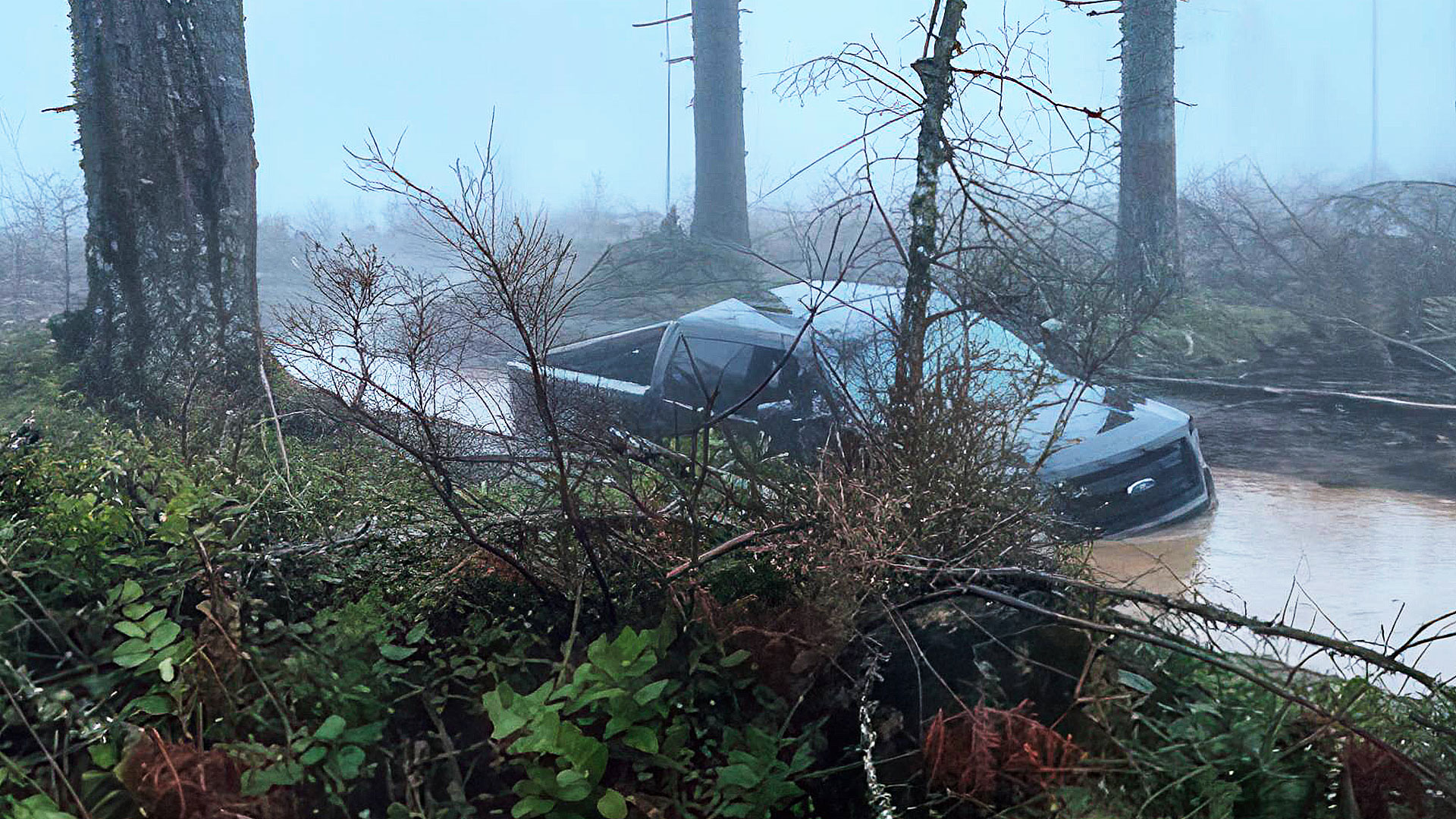 Ford f-150, stuck in deep mud and water