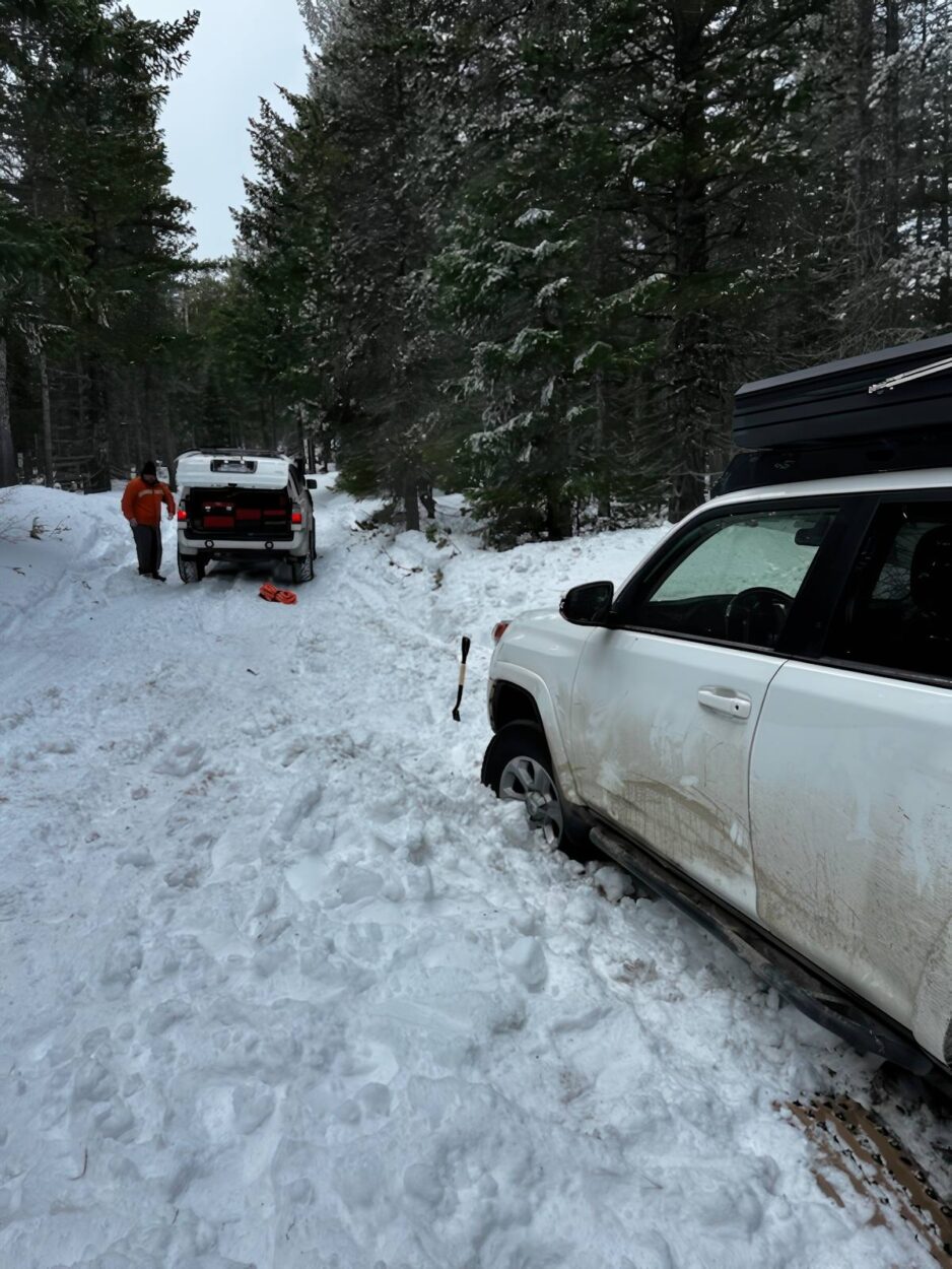 Stuck in a bank almost up Mount Defiance oregon offroad recovery