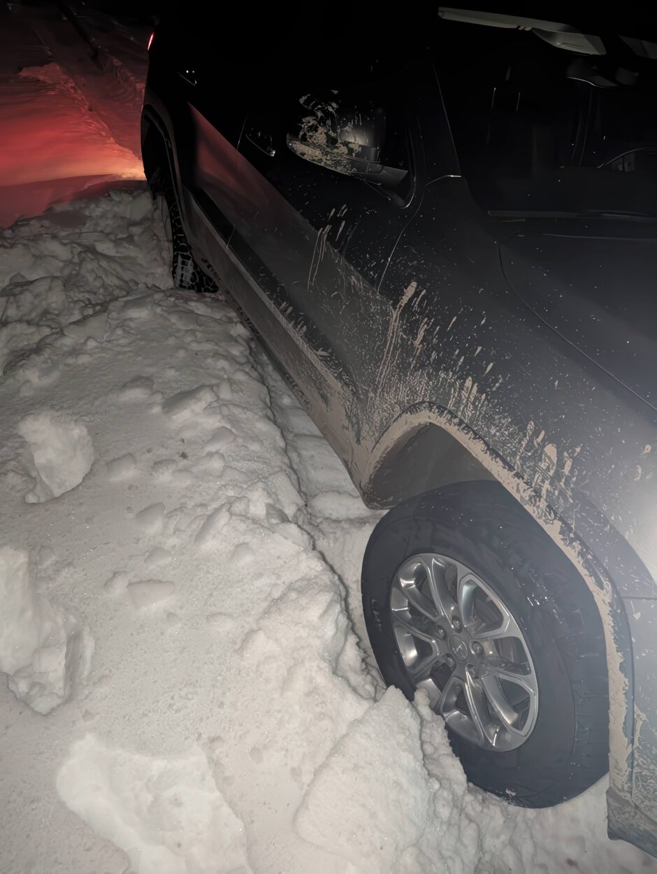 Stuck in the snow near Little Lookout Mountain offroad recovery in Washington
