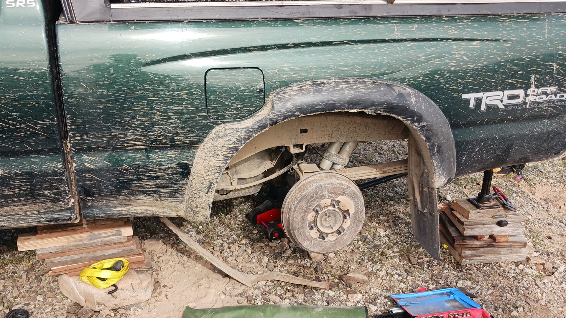 Leaf spring pack snapped in half at the axle