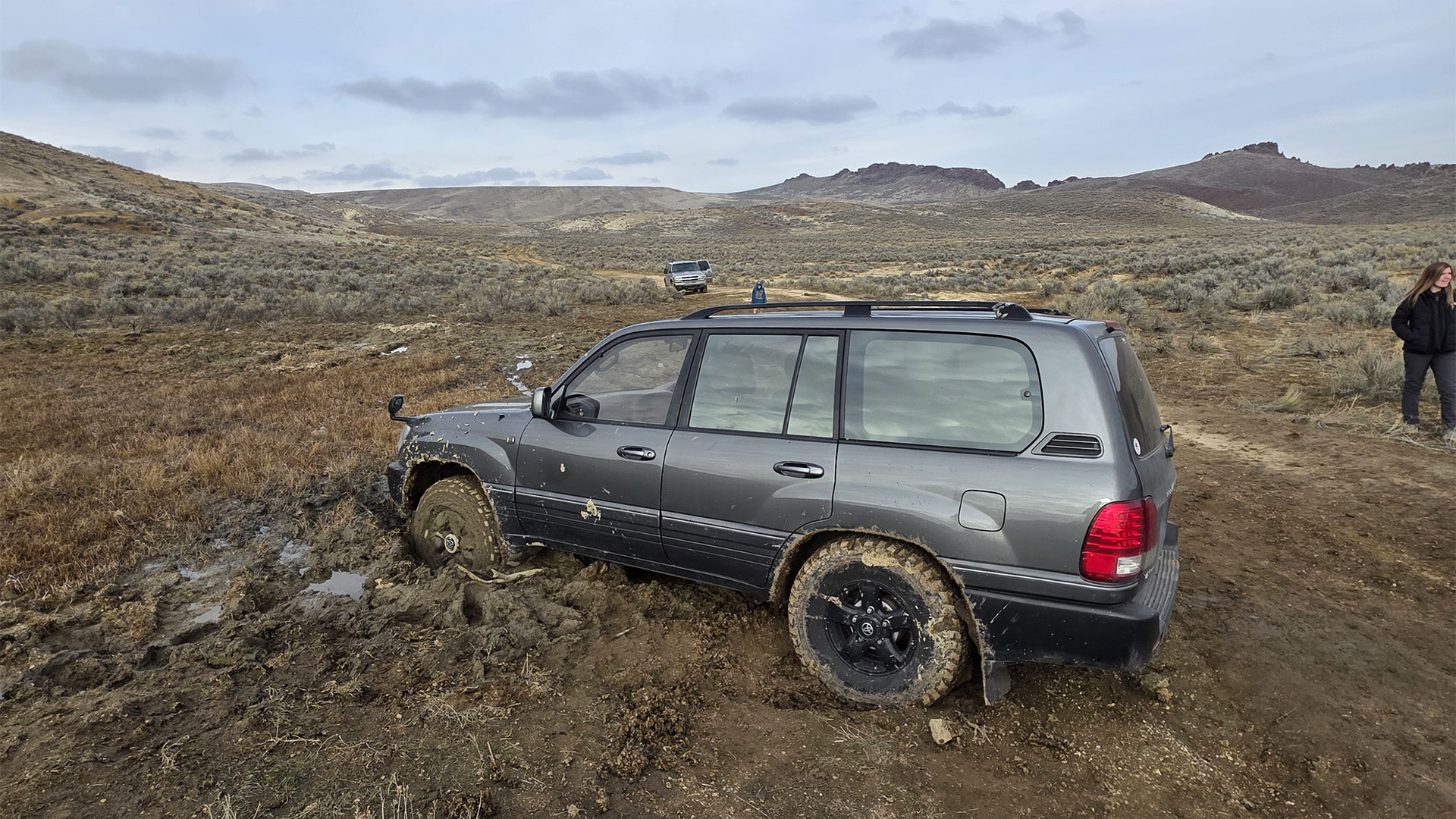 Land Cruiser stuck in deep mud