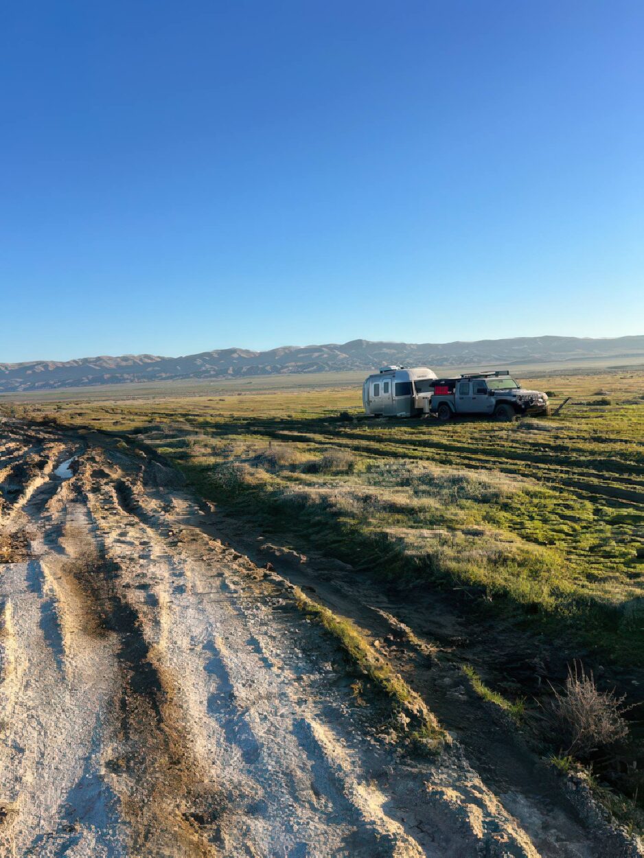Jeep Gladiator and a small trailer stuck 