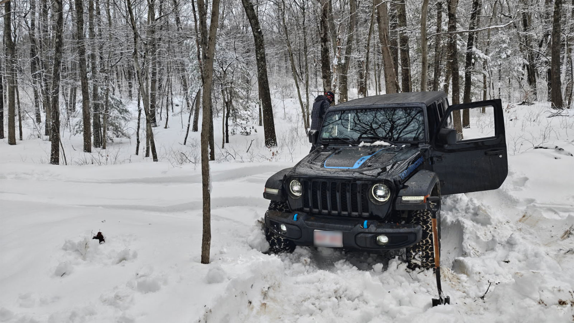 Jeep stuck in the snow