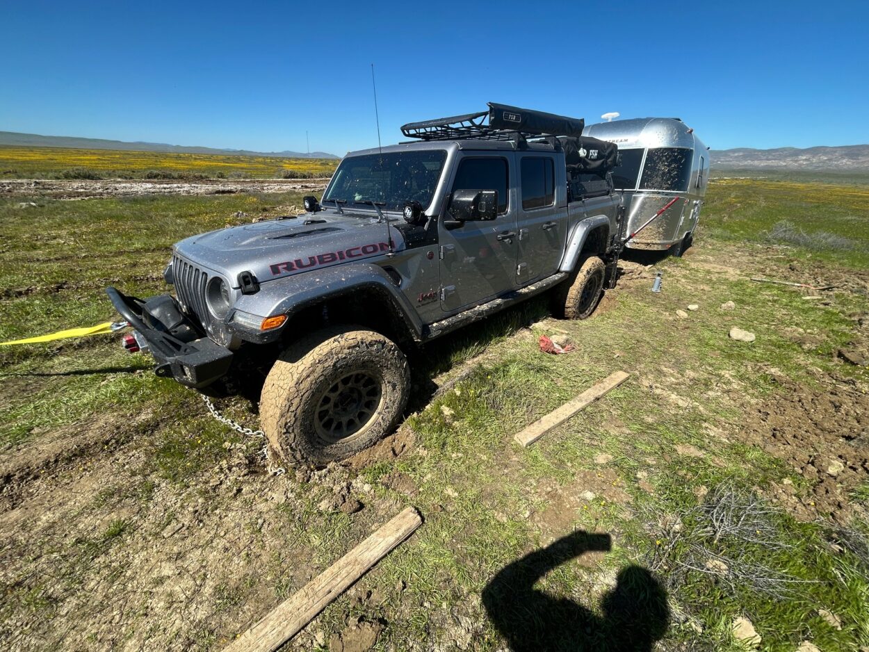 Jeep Gladiator and a small trailer stuck 