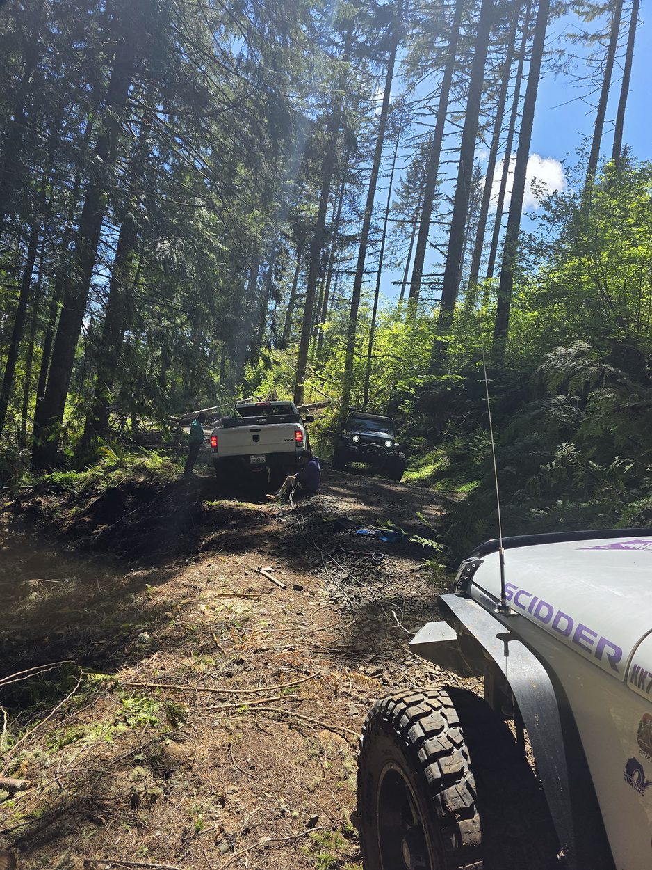 offroad recovery in Oregon 4x4 rescue Got dug into the ditch a bit
